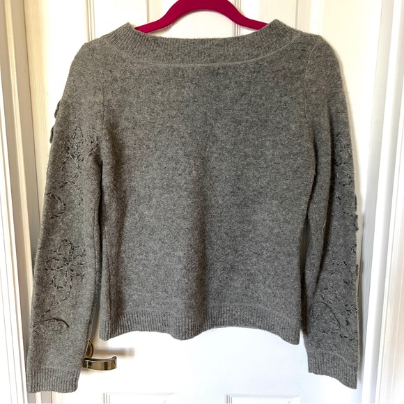 **SOLD** Nine West Flower Patch Gray Wool Embroidered Sweater - Picture 9 of 12